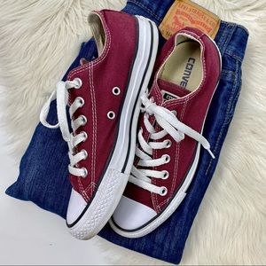 All Star Burgundy Converse tennis sneakers Size 7